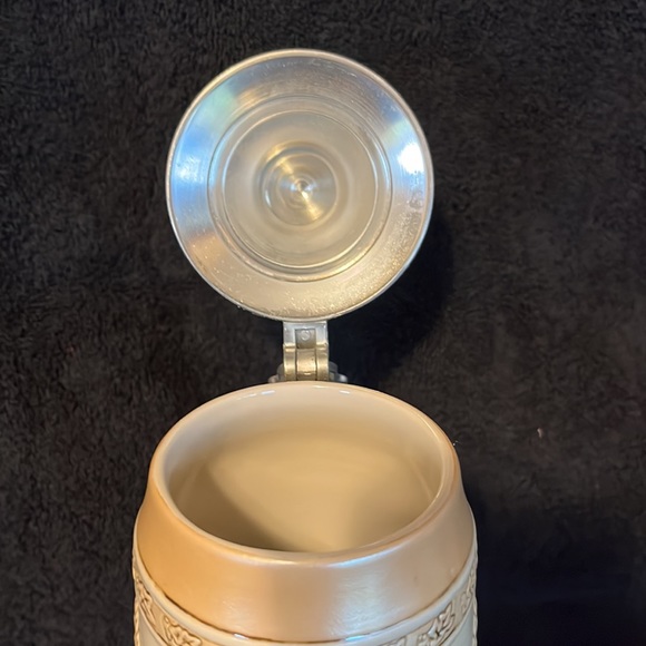 1985 Tomorrow’s Treasures Collectible Anheuser Busch Beer Stein M Series #79562 - Picture 6 of 10